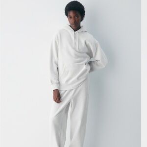 Aritzia White Hoodie Sweatshirt